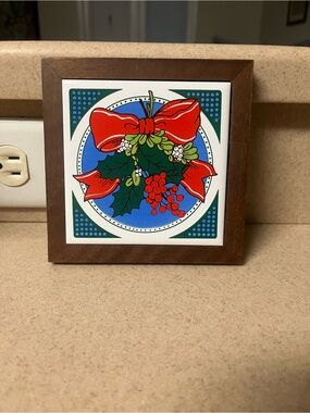 vintage Jasco wood framed ceramic tile Christmas trivet - Mistletoe Bow